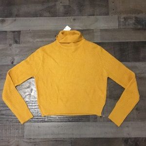 UK2LA Cropped Turtleneck Sweatshirt